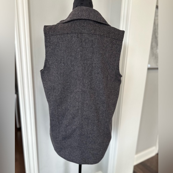 ✨NWT✨ BANANA REPUBLIC WOMEN'S
HERRINGBONE ASYMMETRICAL ZIP WOOL VEST MEDIUM - Picture 6 of 14